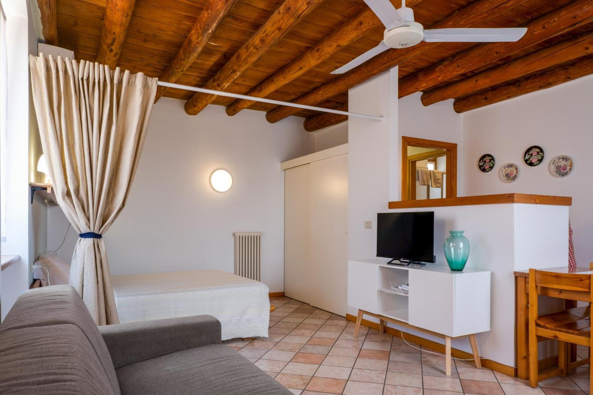 Agriturismo Le Ginestre Лацизе Экстерьер фото