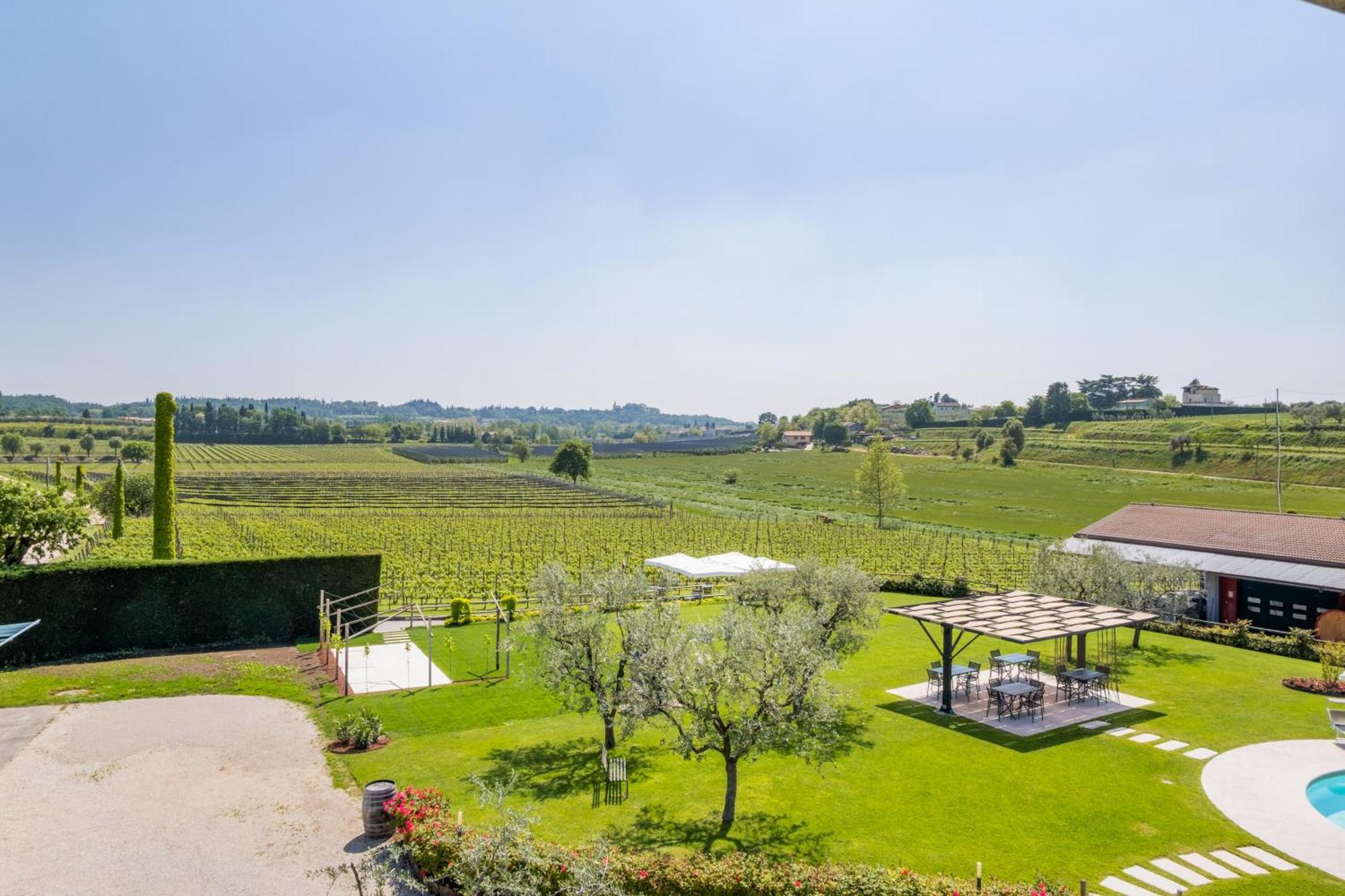 Agriturismo Le Ginestre Лацизе Экстерьер фото