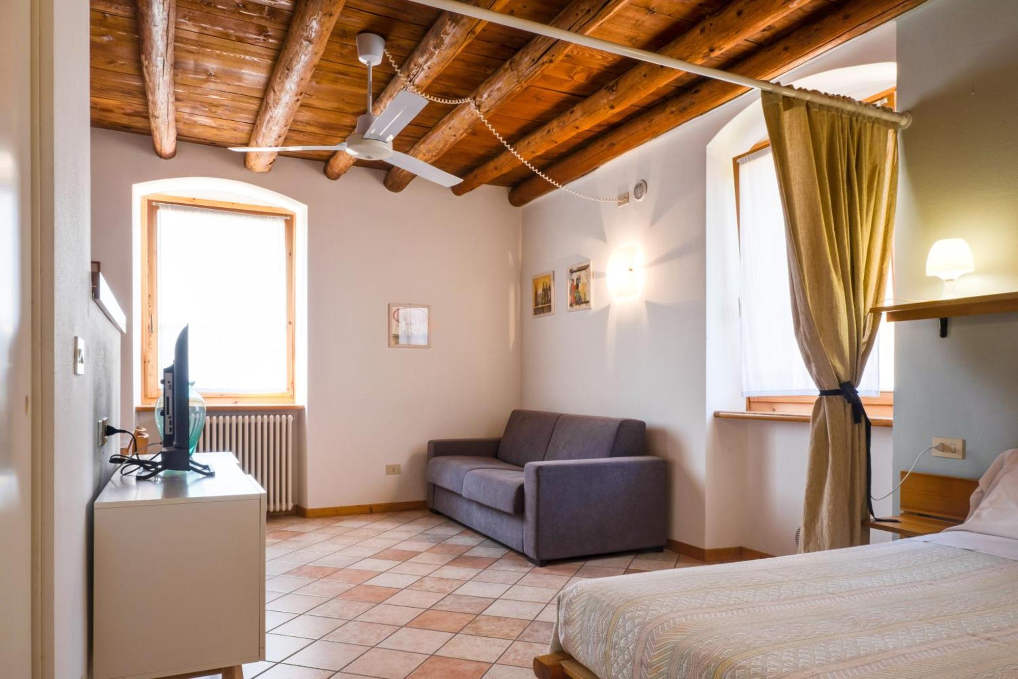 Agriturismo Le Ginestre Лацизе Экстерьер фото